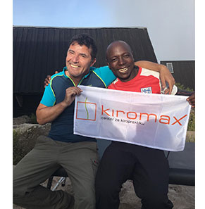 dr Michael &Scaron;antek obavljao kiropraktičarske tretmane na 4880 m